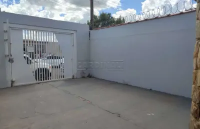 Sobrado com ótima localização e três dormitórios! para venda e locação localizado no menzani em ibaté, por r$382.000,00 e aluguel r$1.675,00