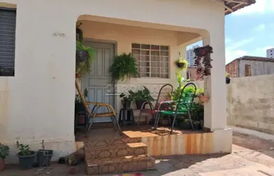 Casa com 3 quartos à venda na Avenida Antonio de Pádua Corrêa, 442, Centro, Araraquara