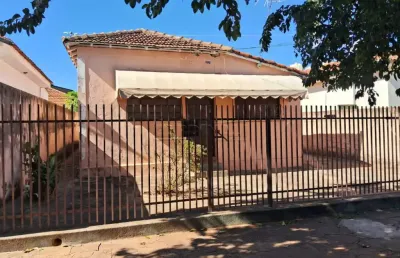 Casa com 2 quartos à venda na Rua Itália, Atras Da Igreja Sao Geraldo, 2876, Centro, Araraquara