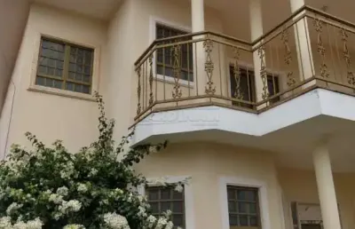 Linda casa com área verde no santa terezinha - 4 quartos, 4 banheiros, churrasqueira e mais!