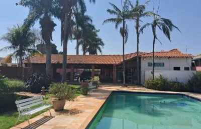 Casa com 4 quartos para alugar na Rua Japão, 617, Vila José Bonifácio, Araraquara