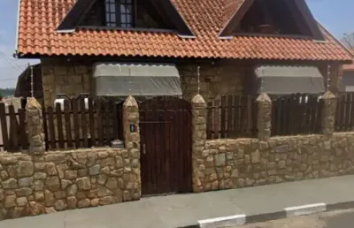 Casa de esquina com 4 quartos, piscina e área gourmet à venda em ibaté - santa terezinha