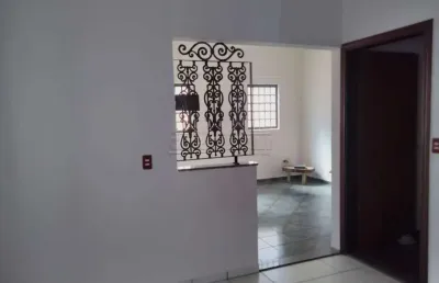 Casa para locação a uma quadra da lagoa do taquaral com 3 suítes.