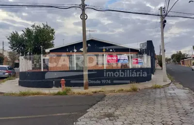 Casa com 3 quartos para alugar na Avenida Carlos Batista Magalhães, 1139, Vila Xavier (Vila Xavier), Araraquara