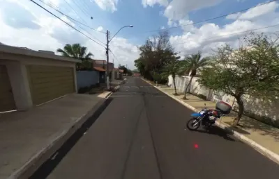 Terreno muito bem localizado e plano pronto para construir.