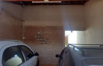 Casa com ótima localização, a 5 minutos do centro da cidade