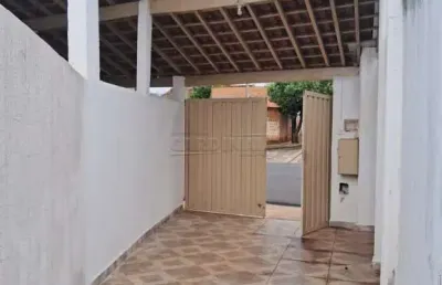 Casa com ótima localização, próximo de escolas e serviços essenciais