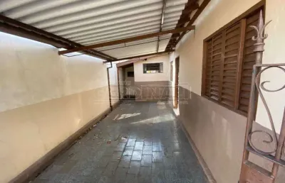 Imovel muito bem localizado na rua principal bem próximo da portaria