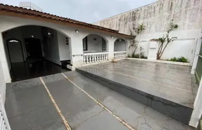 Imóvel muito bem localizado, próximo de comércios é fácil acesso ao centro da cidade.
