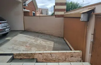 Casa com ótima localização, terreno grande, ótima estrutura e acabamento