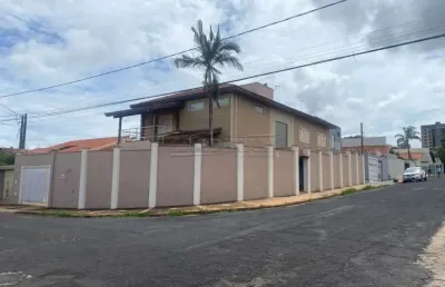 Sobrado de esquina com ótima localização, lindo acabamento e área de lazer completo