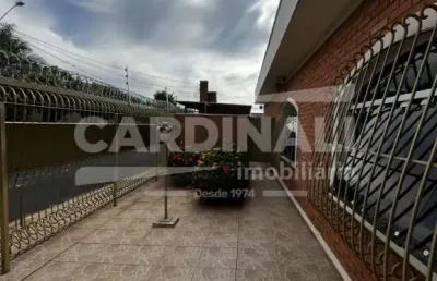 Casa a venda com ótima localização, na vila josé bonifácio!