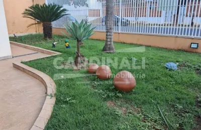 Sobrado de esquina com acabamento de primeira qualidade, localização espetacular