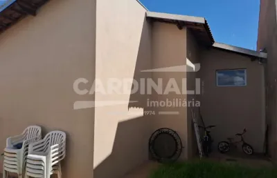 Casa com ótima localização, a 5 minutos do centro da cidade