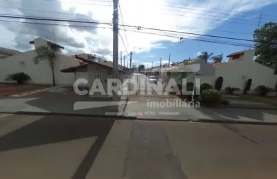 Casa localizada dentro do condomínio com duas entradas entrada e saída para outra rua.