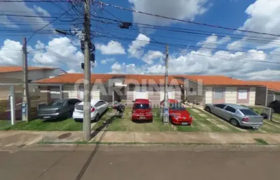Imóvel localizado dentro do condomínio ambiente seguro, agradável e com área de lazer.