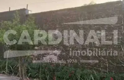 Linda casa padrão espaçosa em ótimo bairro da cidade