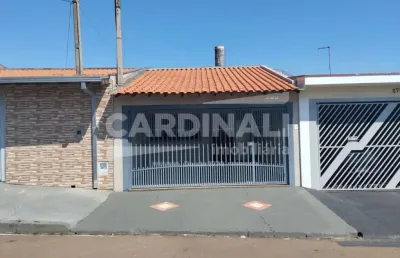 Casa localizada no bairro jardim tangara próximo a rodovia.