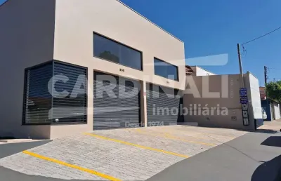 Prédio comercial com 02 salões independentes, com localização privilegiada.
