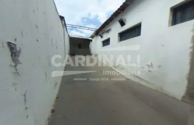 Casa padrão com barracão bem amplo e funcional ao lado
