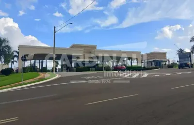 Excelente oportunidade, em condomínio fechado com excelente localização.