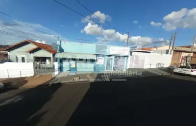 Imóvel misto em uma ótima localização próximo de comércios e acesso privilegiado.