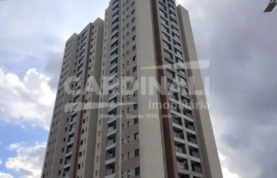 Apartamento com excelente localização, próximo a supermercados e comércio.
