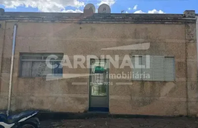 Casa com boa localização, próximo supermercados e comércio.