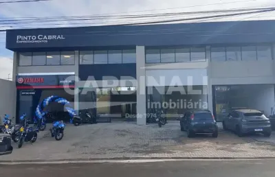 Salão comercial com localização privilegiada, com mezanino tudo novo.