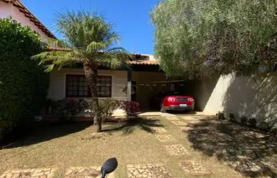 Casa localizada no condomínio bosque de são carlos.