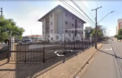 Apartamento muito bem localizado paralela com a avenida são carlos bem pertinho do supermercado jaú serve.