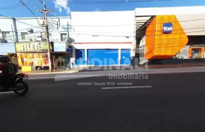 Prédio comercial no centro ao lado da agência itaú em são carlos
