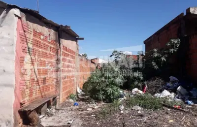 Terreno à venda na Rua Sebastião Campos Penteado, Ao Lado Do N°135, Cidade Aracy, São Carlos