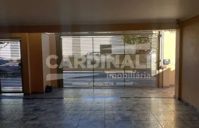 Casa com excelente localização, próximo a comércio.