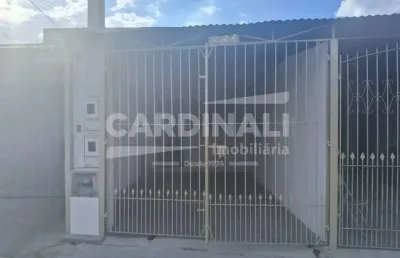 Casa com excelente localização, próximo a supermercados, escolas e creches.