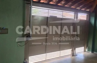 Casa com ótima localização, próximo a escolas e creches.