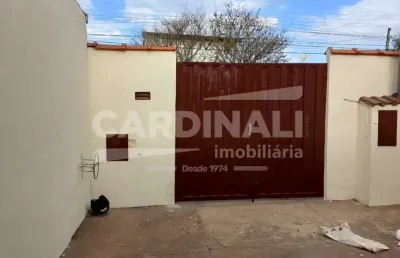 Casa com boa localização, próximo a escolas e creches.