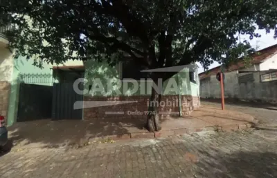 Casa com 03 dormitórios, sendo um suíte e localização privilegiada, no centro da cidade.