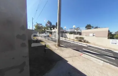 Apartamento de dois dormitórios com 1 vaga de garagem.