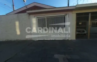 Casa de esquina com 3 quartos e garagem coberta no boa vista.