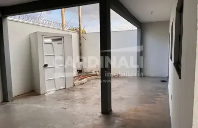 Casa nova, com lindo acabamento e ótima localização.