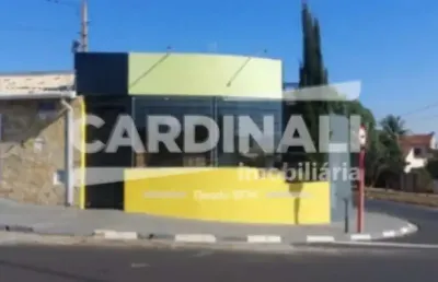 Salão comercial com ótima localização, rua de grande movimento e acesso a vários condomínios.