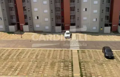 Apartamento com ótima localização, novo com porcelanato