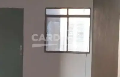 Apartamento com boa localização, próximo a escolas e creche.