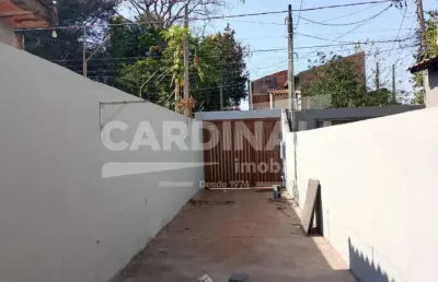 Casa com boa localização, próximo a escolas e creches.