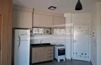 Apartamento de dois dormitórios sendo um suíte com uma vaga de garagem coberta.
