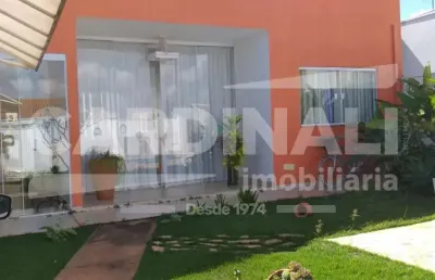 Casa à venda no condomínio flamboyants i, araraquara/sp.
