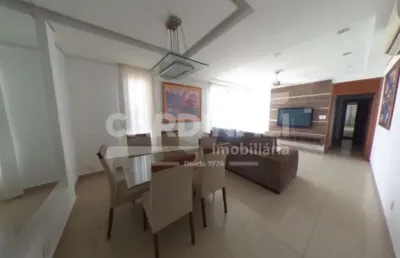 Apartamento mobiliado, com localização privilegiada.