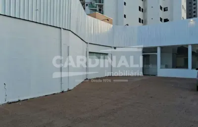 Salão comercial com localização privilegiada, com estacionamento próprio