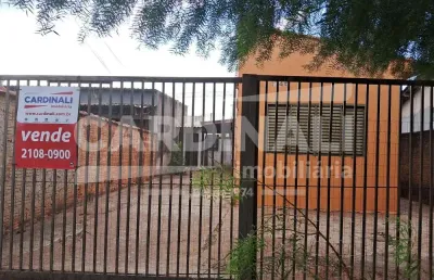 Casa com ótima localização em rua principal de comércio